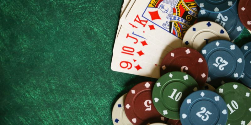 Cách chơi bài poker rinh được nhiều phần quà